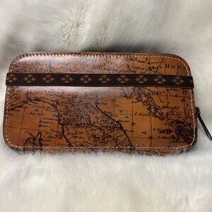 Patricia Nash Oria Zipper Billfold signature map